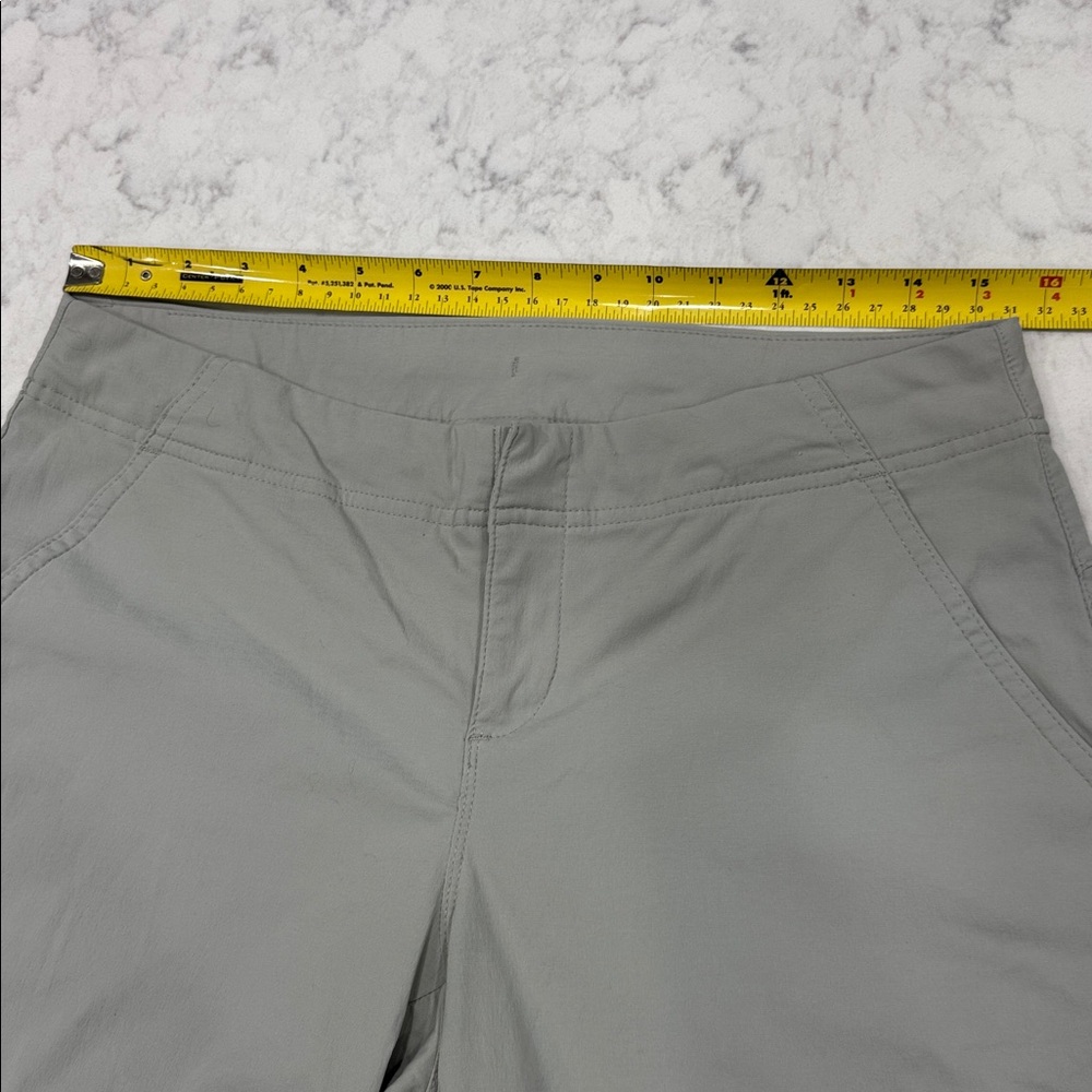 Columbia Women’s Omni-Shield Stretch Climber Canyon 11" Shorts in Safari - Picture 5 of 9